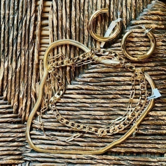 ✨💛 Choose One✨Gold Chunky Hoops ✨ S or M ✨💛 - Picture 7 of 8